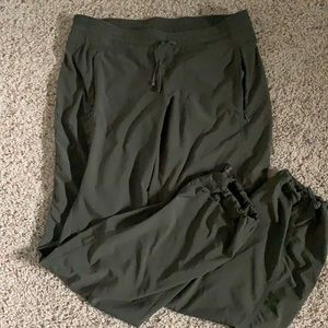 Athleta joggers olive green size 6